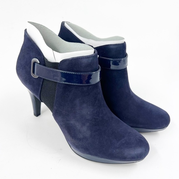 ✅ NWB Bandolino Cambria NAVY Suede Leather Ankle Booties B456 SIZE 10M - Picture 1 of 11